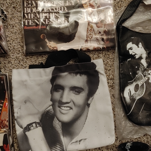 Elvis memorabilia - Picture 4 of 9